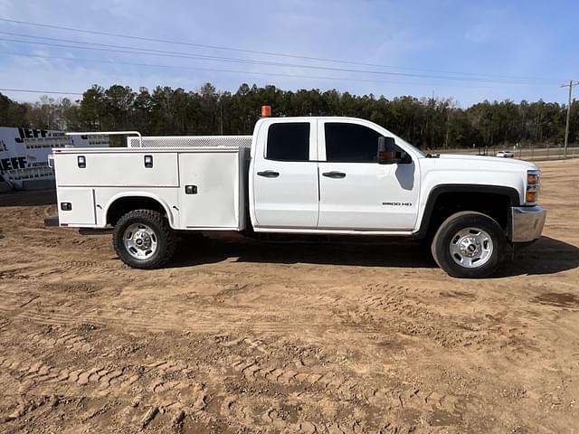 Image of Chevrolet 2500HD equipment image 3