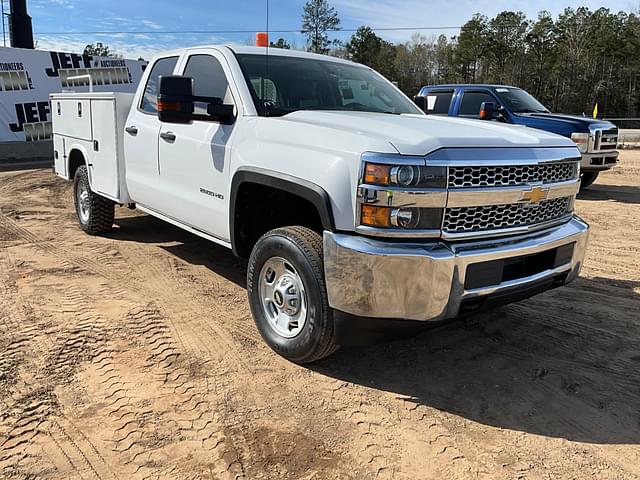 Image of Chevrolet 2500HD equipment image 2