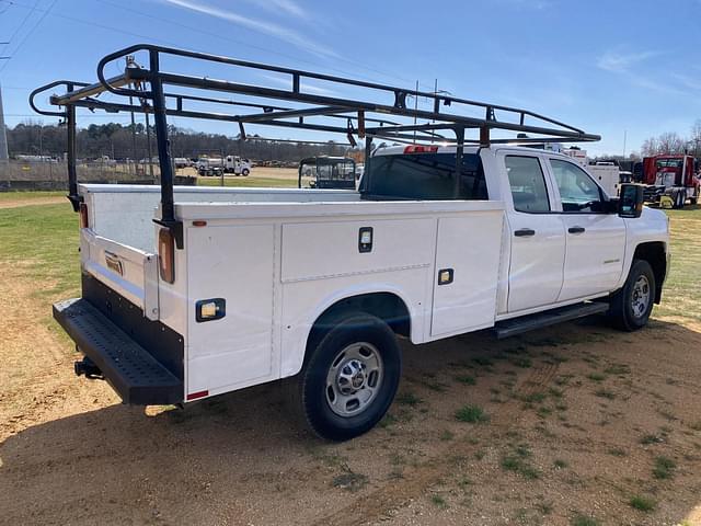 Image of Chevrolet 2500HD equipment image 2