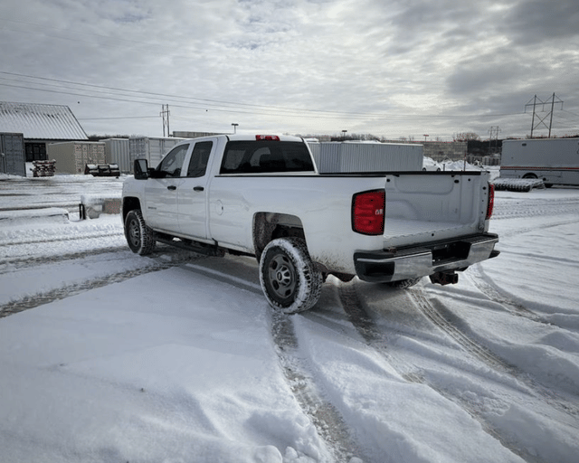 Image of Chevrolet 2500HD equipment image 2