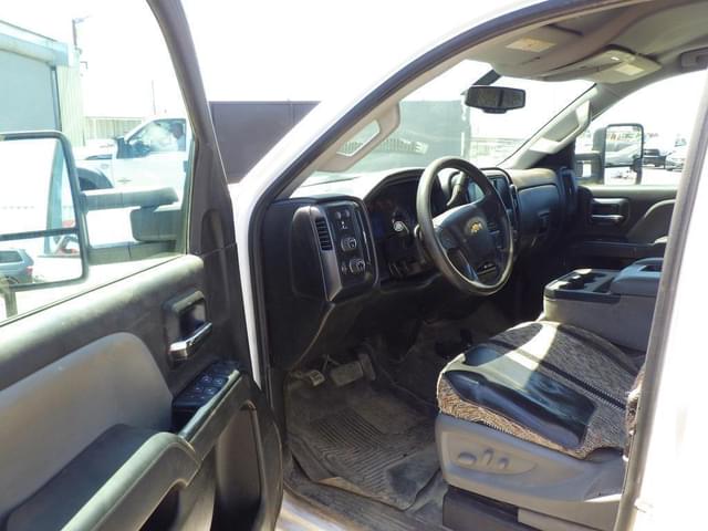 Image of Chevrolet 2500HD equipment image 4