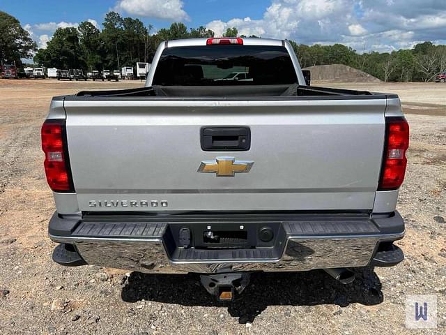 Image of Chevrolet 2500HD equipment image 4