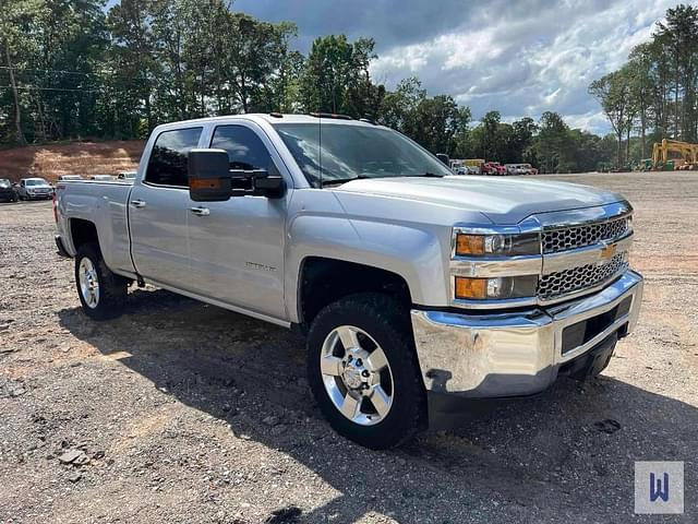 Image of Chevrolet 2500HD equipment image 2