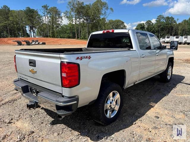 Image of Chevrolet 2500HD equipment image 3