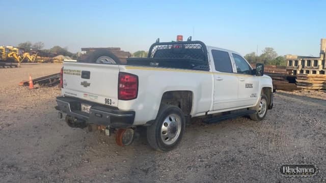 Image of Chevrolet 3500 equipment image 4