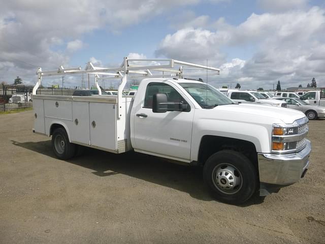 Image of Chevrolet 3500 equipment image 1