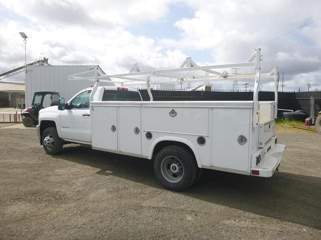 Image of Chevrolet 3500 equipment image 3