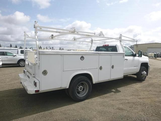 Image of Chevrolet 3500 equipment image 2