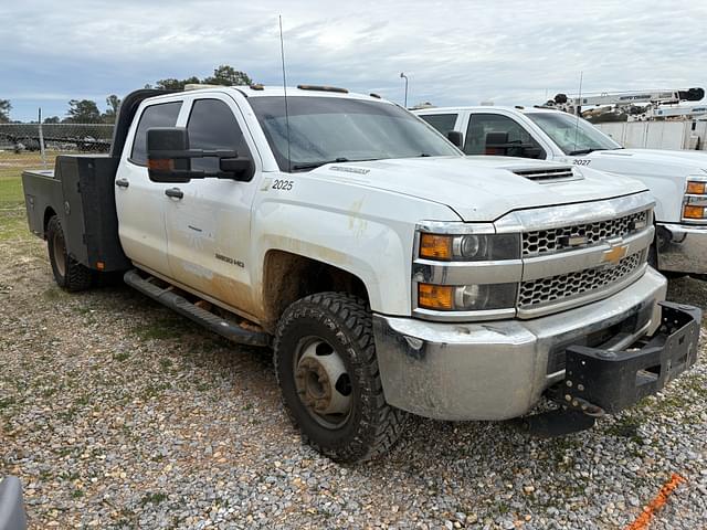 Image of Chevrolet 3500HD equipment image 4