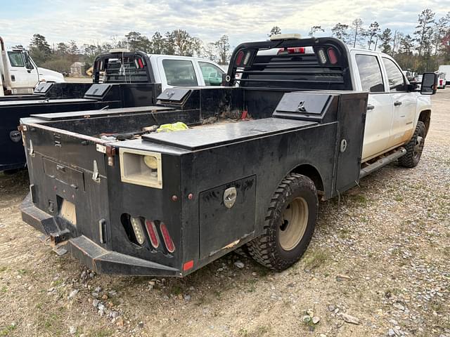 Image of Chevrolet 3500HD equipment image 3