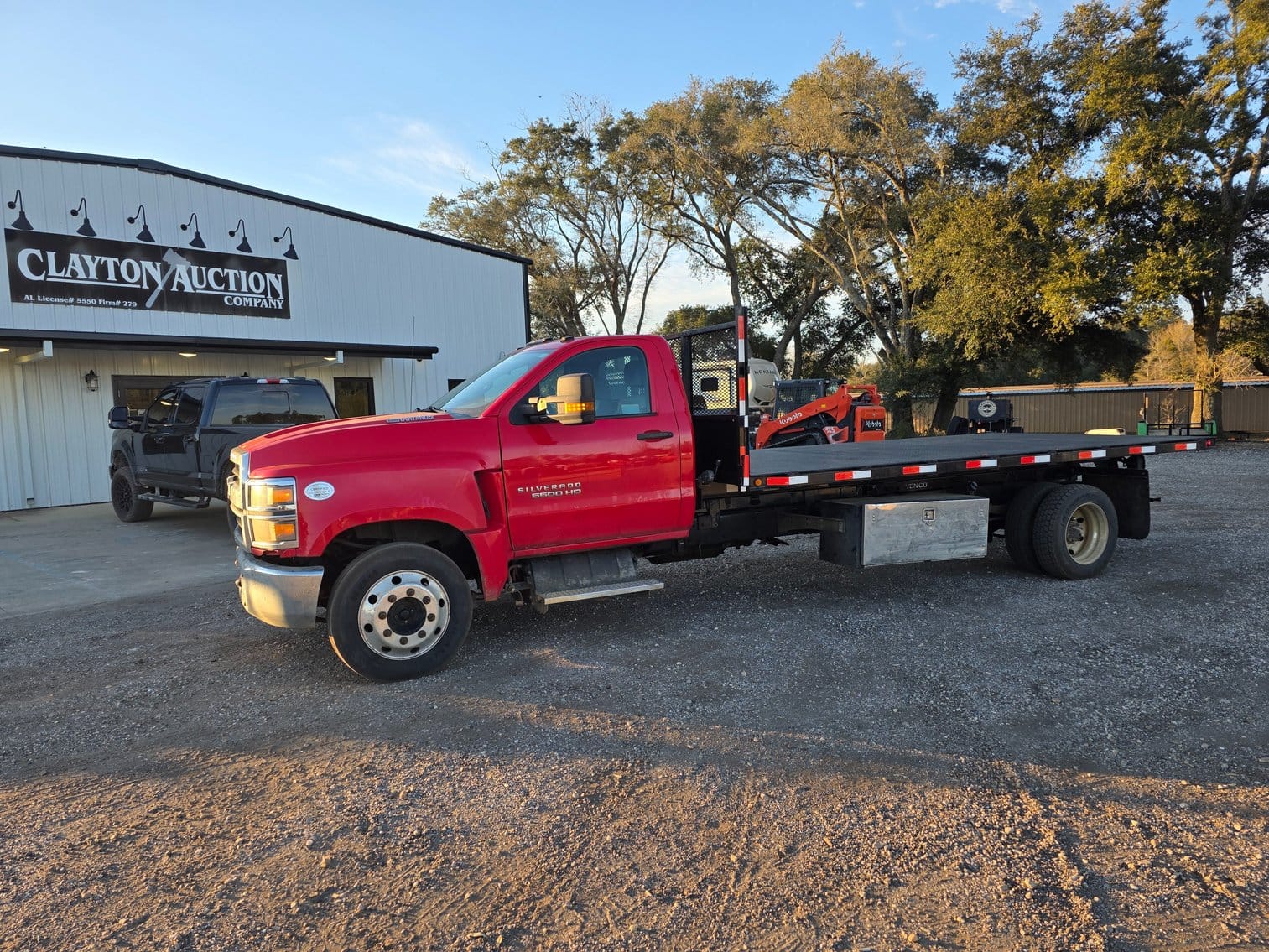 2019 Chevrolet 5500HD Equipment Image0