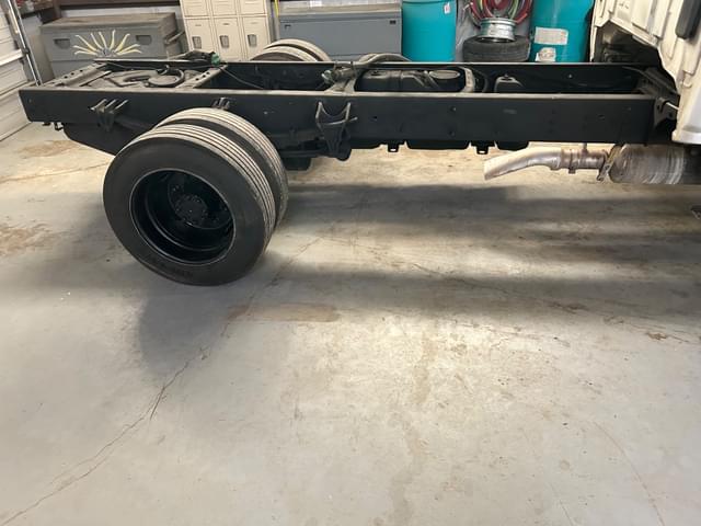 Image of Chevrolet 5500HD equipment image 3