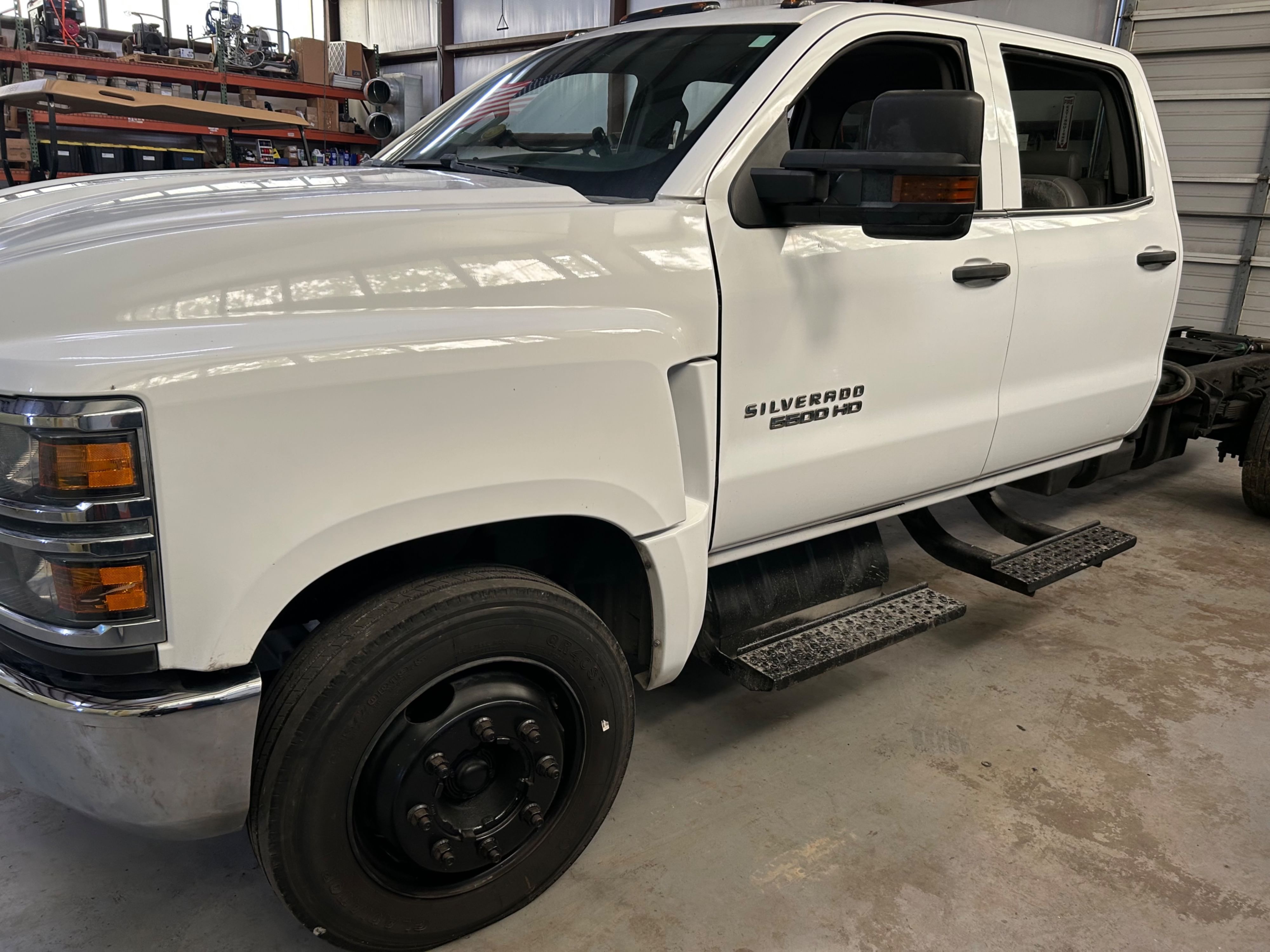 2019 Chevrolet 5500HD Equipment Image0
