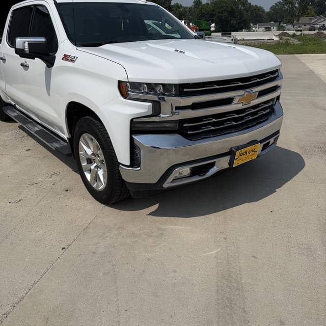 Image of Chevrolet Silverado equipment image 4