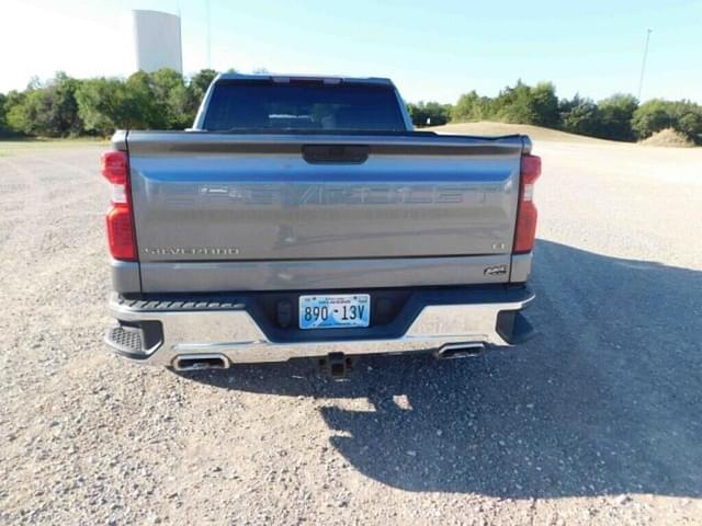 Image of Chevrolet Silverado equipment image 3