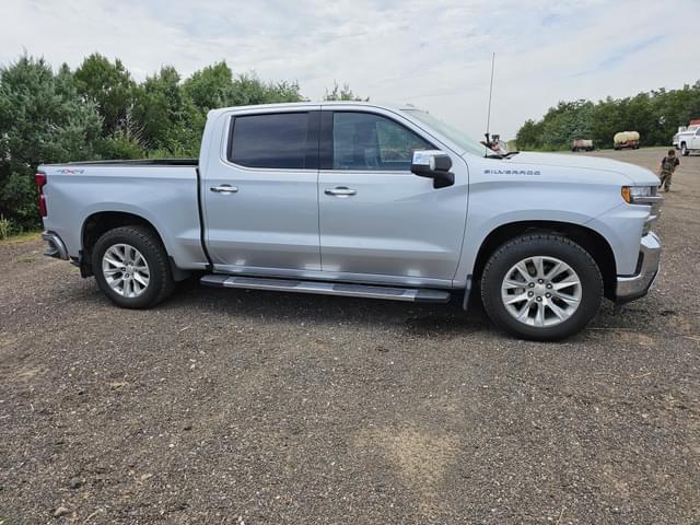 Image of Chevrolet Silverado equipment image 3