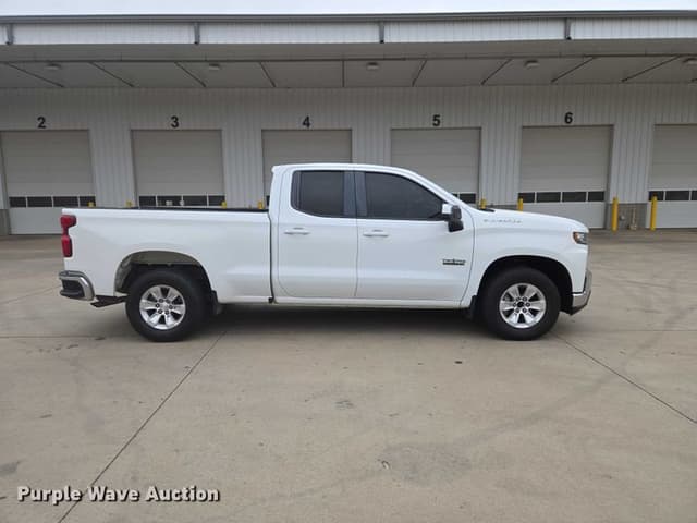 Image of Chevrolet Silverado equipment image 3