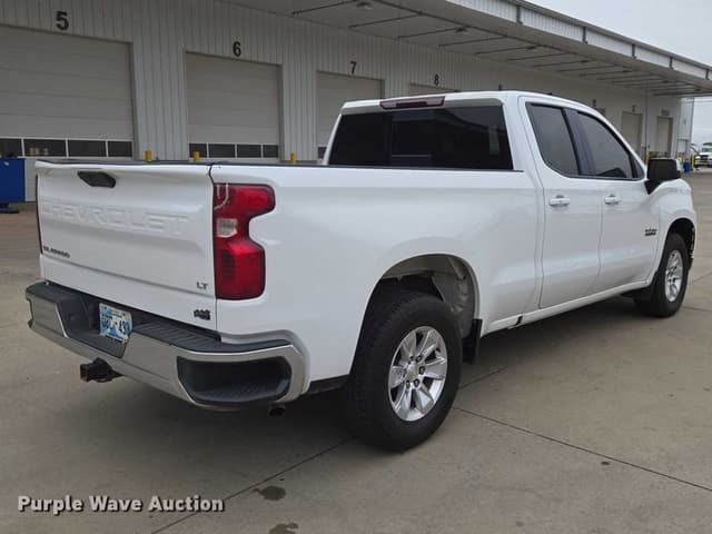 Image of Chevrolet Silverado equipment image 4