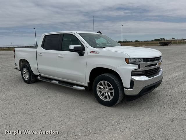 Image of Chevrolet Silverado equipment image 2