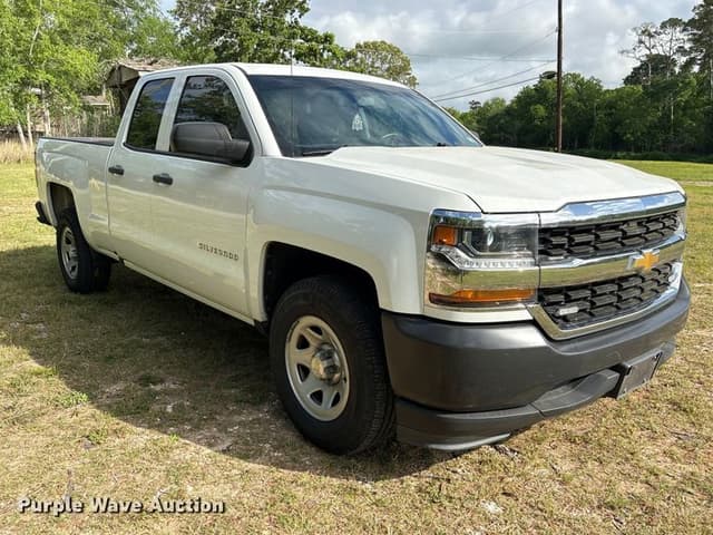 Image of Chevrolet Silverado equipment image 2
