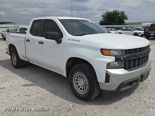 Image of Chevrolet Silverado equipment image 2