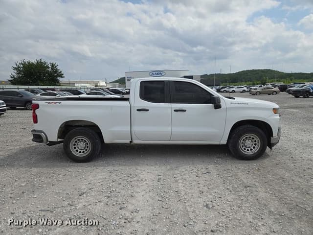 Image of Chevrolet Silverado equipment image 3