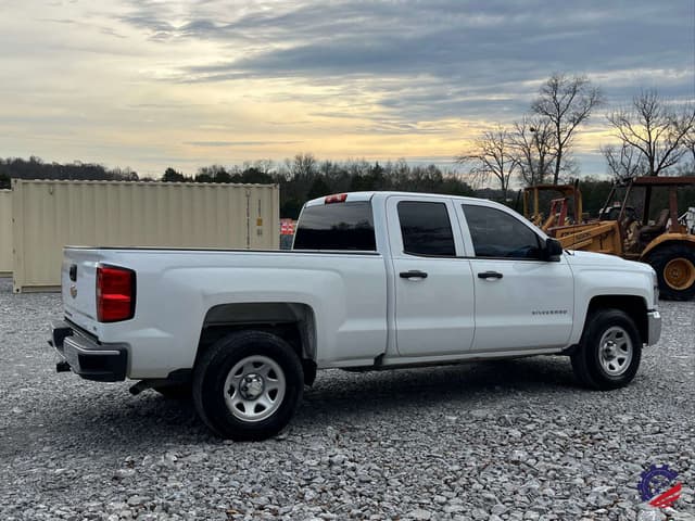 Image of Chevrolet 1500 equipment image 3