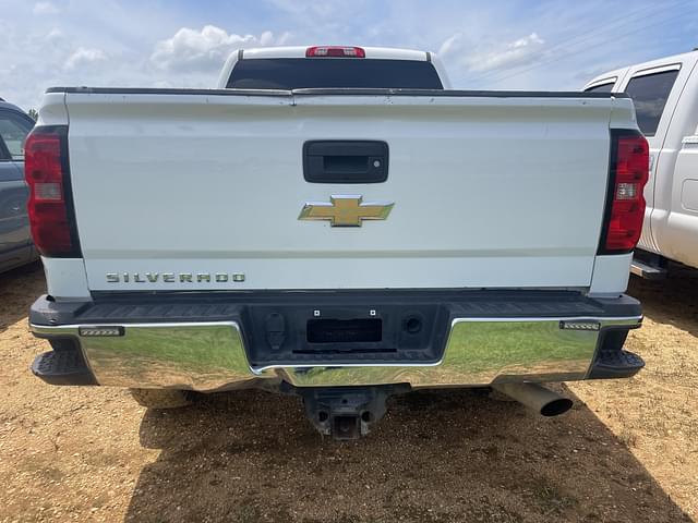 Image of Chevrolet 2500 equipment image 2