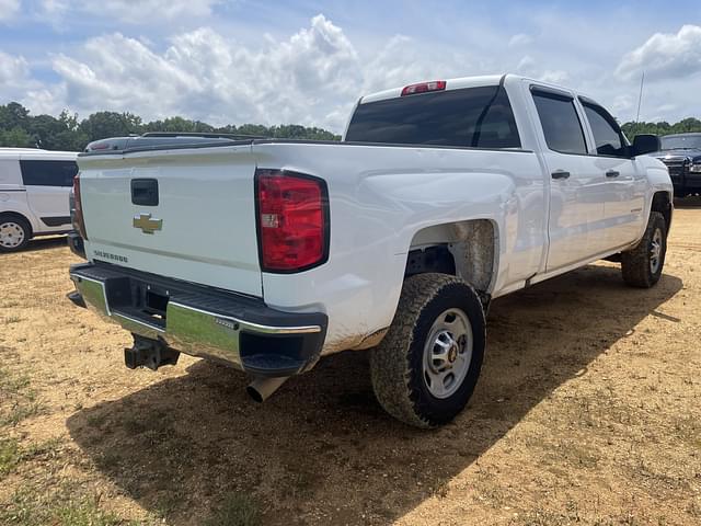 Image of Chevrolet 2500 equipment image 3