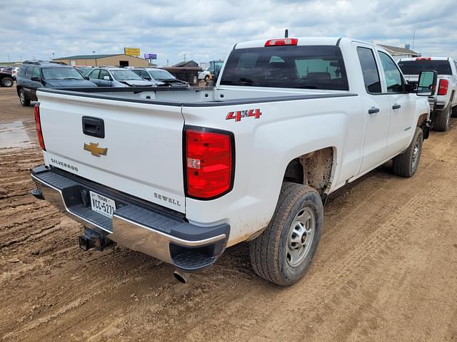 Image of Chevrolet 2500 equipment image 2