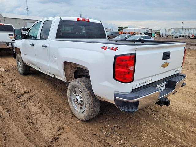 Image of Chevrolet 2500 equipment image 3
