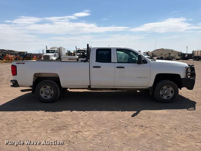 Image of Chevrolet 2500HD equipment image 3
