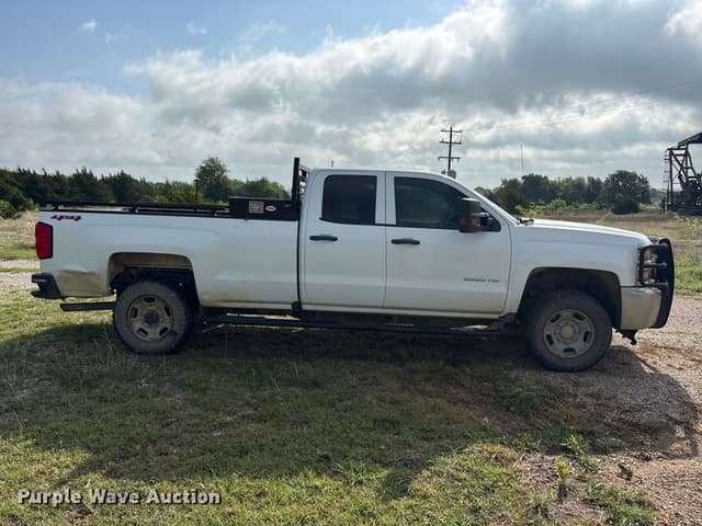 Image of Chevrolet 2500HD equipment image 3