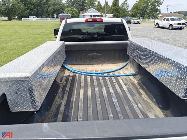 Image of Chevrolet 2500HD equipment image 2