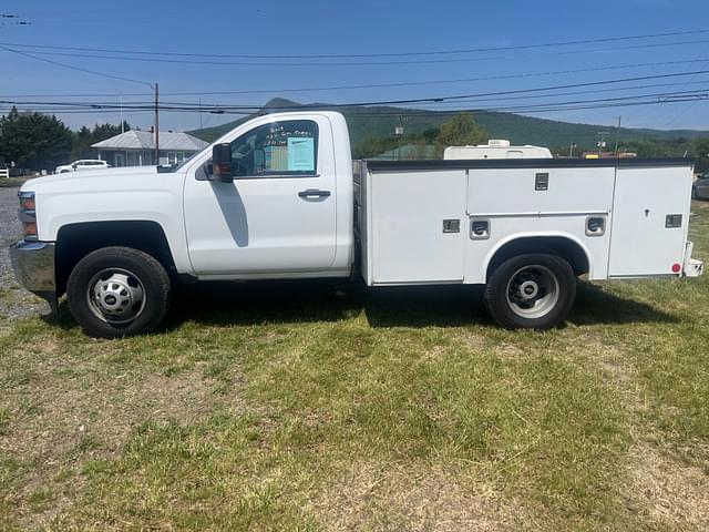 Image of Chevrolet 3500 equipment image 1