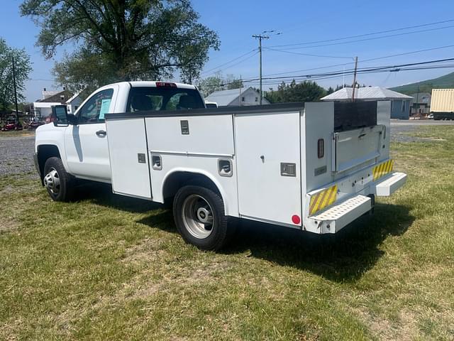 Image of Chevrolet 3500 equipment image 2