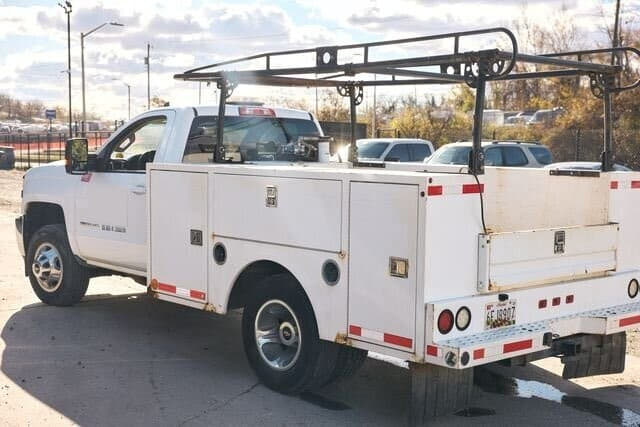 Image of Chevrolet 3500HD equipment image 2