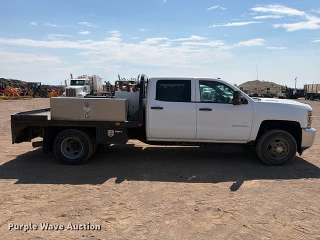 Image of Chevrolet 3500HD equipment image 3