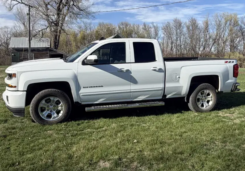 Image of Chevrolet Silverado Image 1