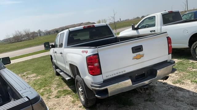 Image of Chevrolet 2500HD equipment image 2