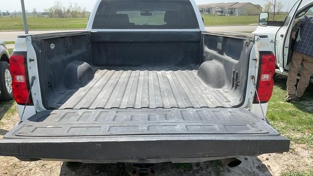 Image of Chevrolet 2500HD equipment image 4