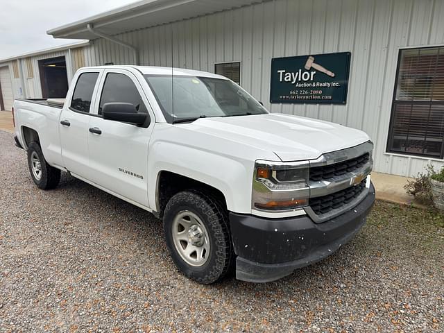 Image of Chevrolet Silverado equipment image 4