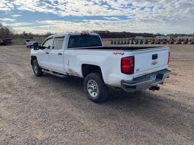 Image of Chevrolet Silverado equipment image 2