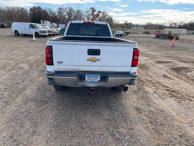 Image of Chevrolet Silverado equipment image 3