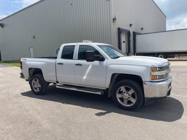 Image of Chevrolet 2500 equipment image 3