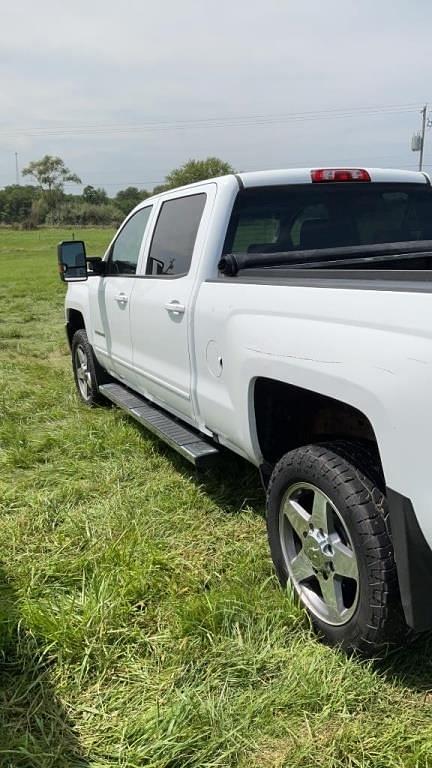 Image of Chevrolet 2500HD equipment image 1