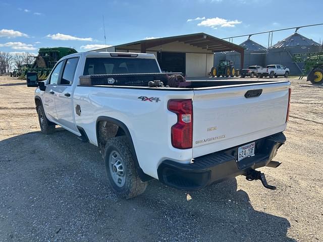 Image of Chevrolet 2500HD equipment image 3