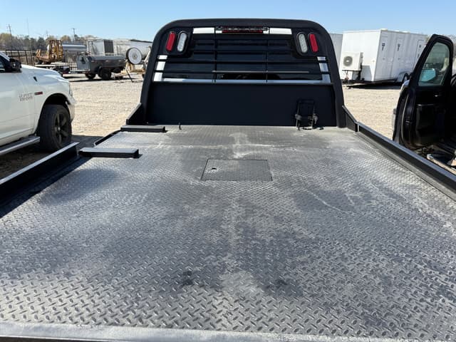 Image of Chevrolet 3500HD equipment image 3