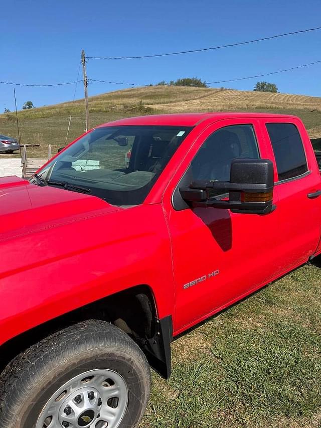 Image of Chevrolet 2500HD equipment image 3