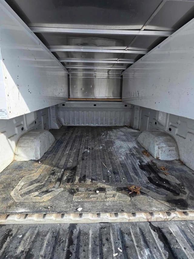 Image of Chevrolet Silverado equipment image 4